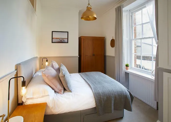 Host & Stay - Havelock Place Apartment