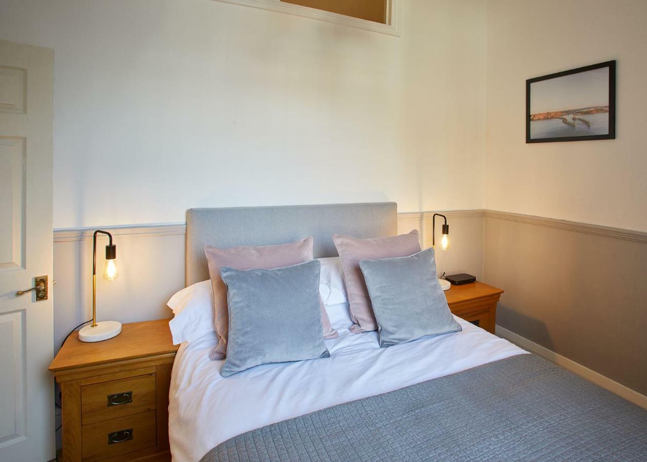 Host & - Havelock Place